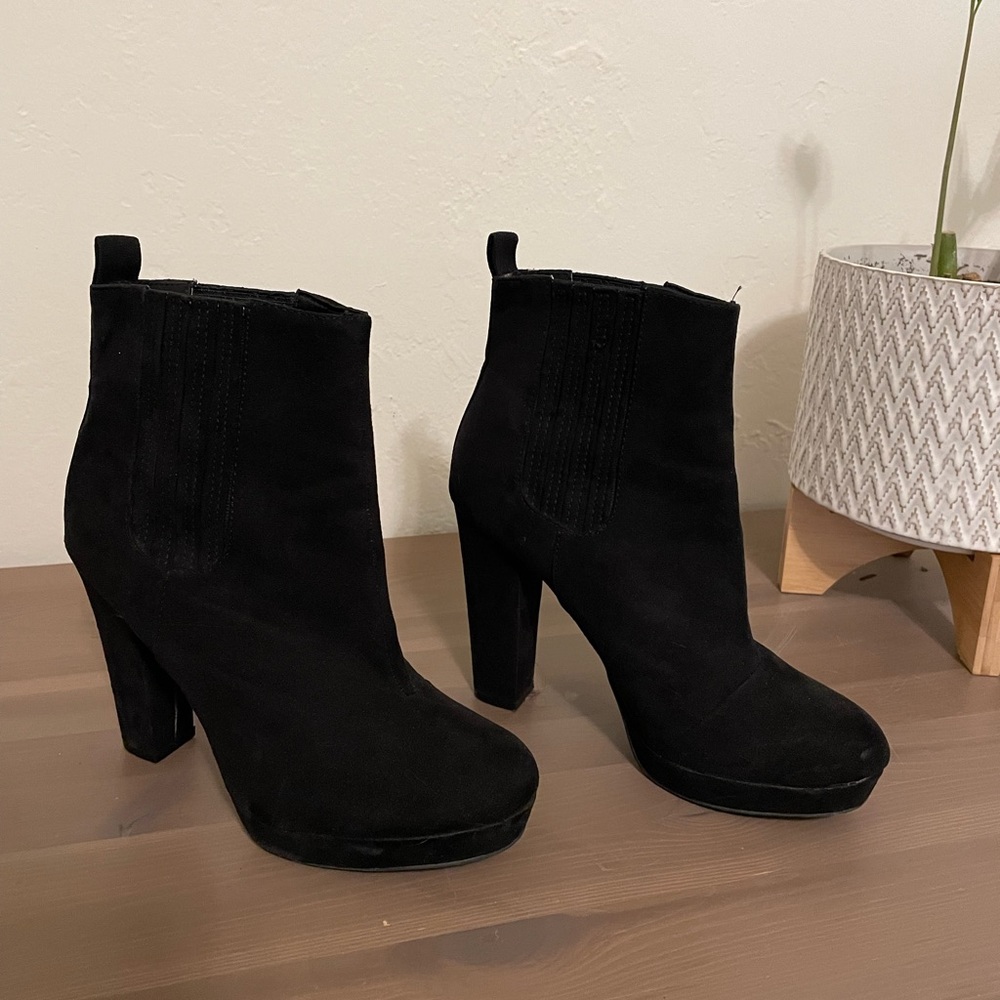 H&M black suede ankle boots size 10